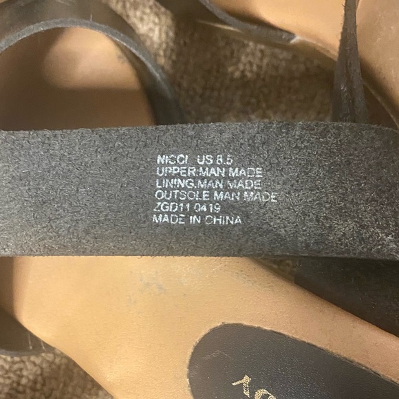 Sandals - Picture 2 of 4